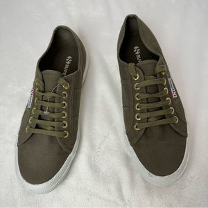 Superga classic army green sneakers men’s size 8.5 / women’s size 10